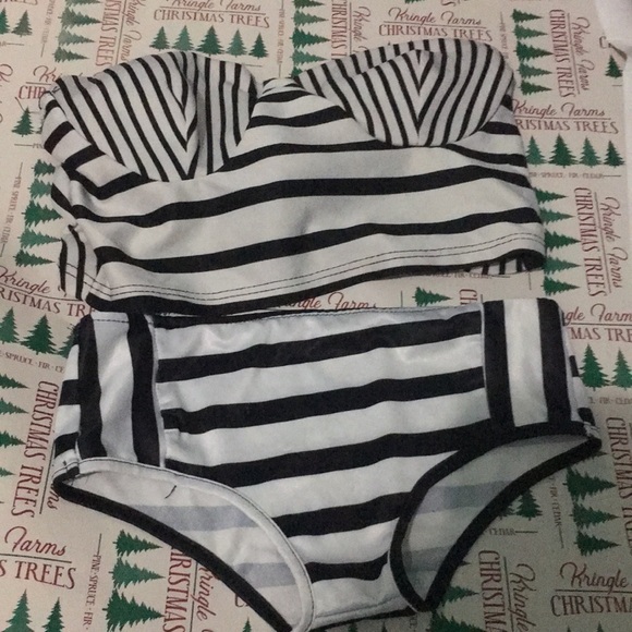 Bikini - Picture 1 of 1